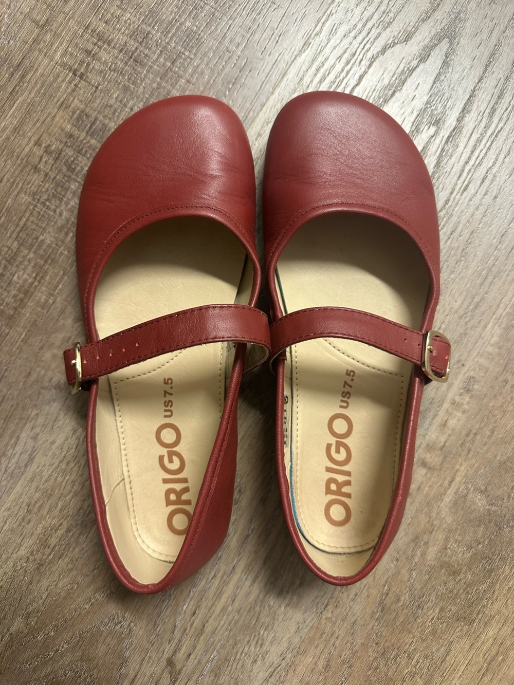 Origo Mary Jane Barefoot Flats in Red